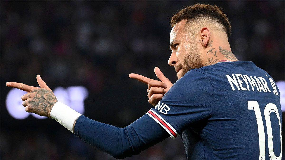 九游游戏中心关于内马尔巅峰对决，莱万多夫斯基与30激战C9分钟，比分优势明显胜负难料！的信息