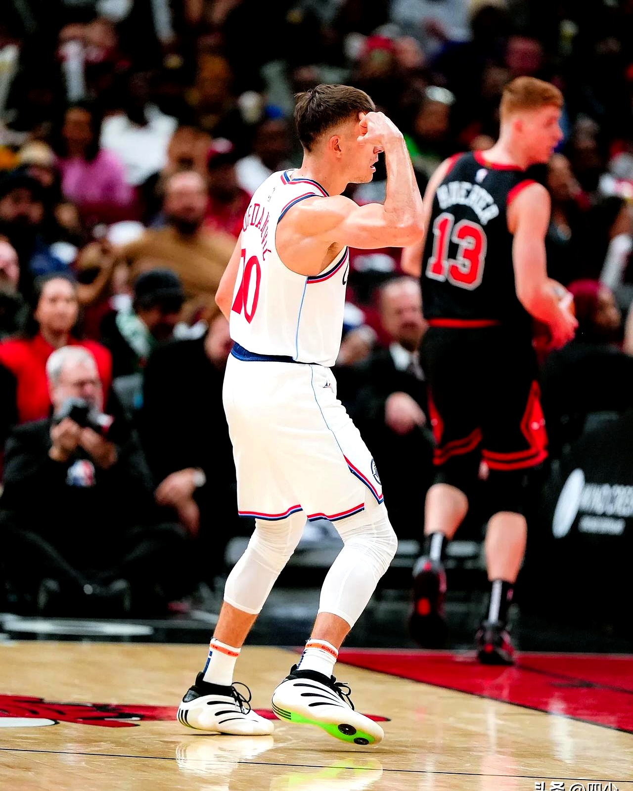 九游平台游戏下载中心NBA季后赛倒计时，芝加哥公牛加时末段外线爆发，细节引发关注，更衣室稳定，团队化学反应显著的简单介绍